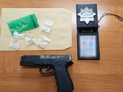 Udawał policjanta. Zgarnęli go prawdziwi funkcjonariusze