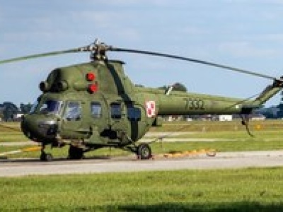 Awaryjne lądowanie wojskowego śmigłowca. Na pokładzie dwie osoby
