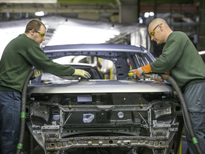 Niespodziewany cios dla firmy Jaguar Land Rover - produkcja stanęła
