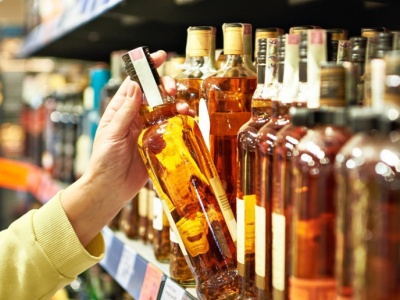 Czy Polacy naprawdę piją najwięcej w Europie? Fakty i mity o alkoholu