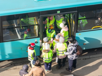 Matka powiedziała, co dziecko musiało zabrać na szkolną wycieczkę. 