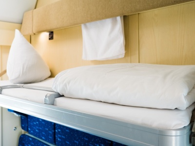 Pociąg w Polsce jedzie dłużej, bo pasażerowie mają się wyspać. Słodkich snów