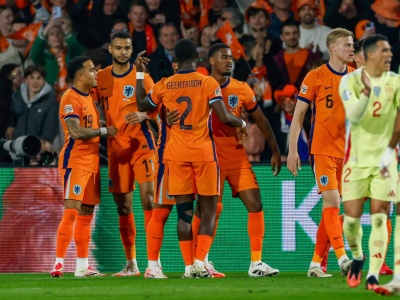 Jedenastka Holendrów na poziomie reprezentacji Polski. Dumfries, Depay i…