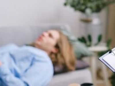 Psychoterapia – kiedy warto zrobić pierwszy krok? Sygnały, których nie warto ignorować