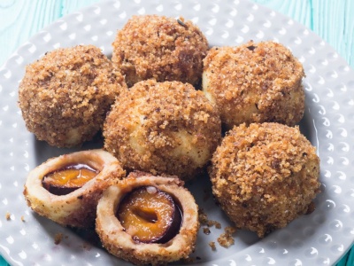 ​(Niemal idealne) knedle ze śliwkami. Kulinarna powiastka o smaku późnego lata