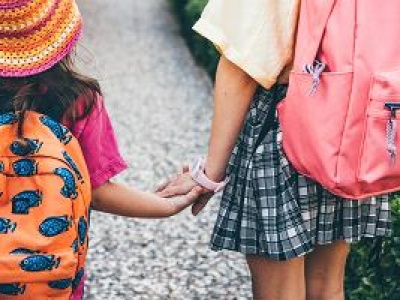 W Wielkiej Brytanii trzylatkowie uczą nastolatków cierpliwości i pewności siebie