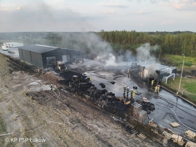 Pożar bazy transportowej pod Łukowem – ponad 100 strażaków walczyło z żywiołem