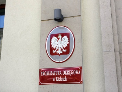 Sześć osób oskarżonych o wyłudzenie 1,8 mln zł m.in. metodą na „wnuczka
