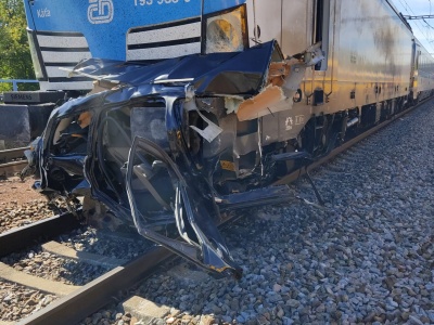 Podwójne zderzenie w Moravanach wstrzymuje ruch pociągów