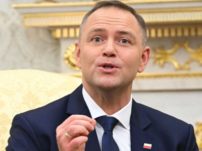 Nawrocki przyłapany na czułych gestach. Wszystko się nagrało! Żony nie było w pobliżu