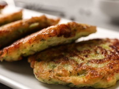 Przepis na placki z cukinii Jurka Sobieniaka, o przyjemnym smaku umami