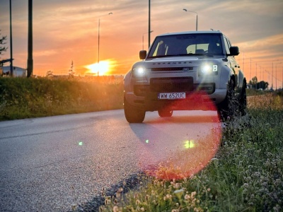 Test Land Rover Defender OCTA. Samochód absurdalnie bezkompromisowy