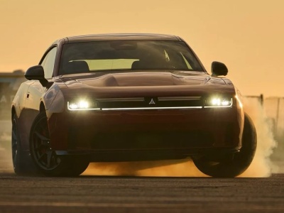 Dostał mandat za zbyt głośny wydech. Jechał samochodem elektrycznym