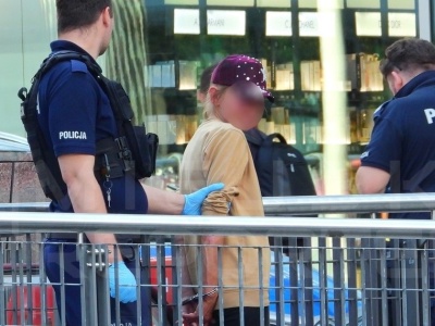 Nożowniczka przed Złotymi Tarasami. Przerażające sceny w centrum Warszawy