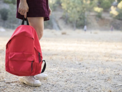 Narasta agresja pod łódzkimi szkołami. Wcześniej bójka kiboli, teraz ekshibicjonista