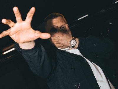 Berson nosi „Baggy” i kończy sezon letni