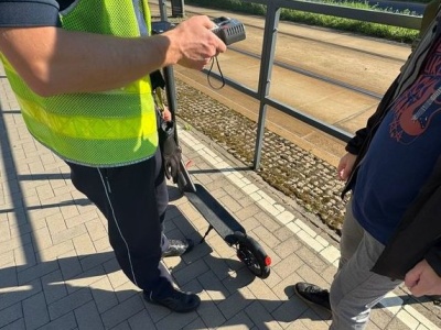 31-letni hulajnogista wydmuchał blisko 2 promile na al. Sikorskiego w Olsztynie