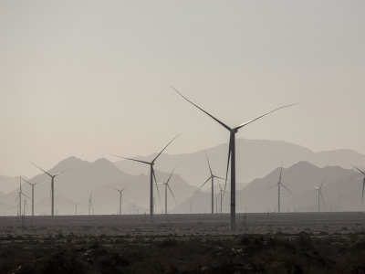 Prezydent Nawrocki chce zmienić prawo z korzyścią dla OZE. Znamy założenia