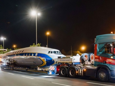 Niecodzienny transport 68-letniego niemieckiego samolotu