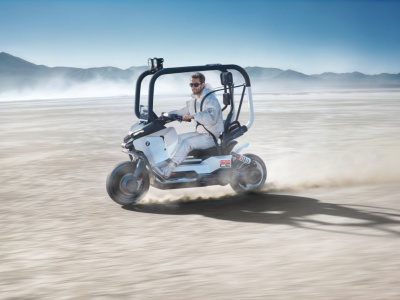 Pamiętacie przełomowy skuter BMW C1? Firma zrobiła go jeszcze raz!