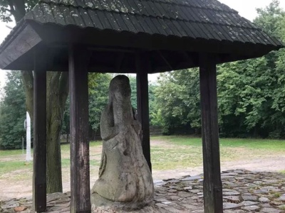 Biskup chciał przenieść sławny posąg pielgrzyma