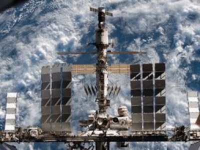 SpaceX zmienia położenie ISS. Co czeka stację kosmiczną?