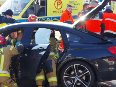 Otworzyli bagażnik zmiażdżonego auta. Jęki rwały serce, a w środku. DRAMAT!