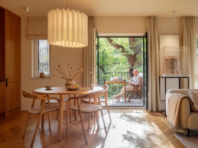 W mieszkaniu stworzył własne biuro. Tak sprytnie podzielił przestrzeń