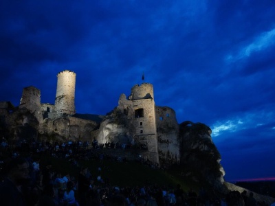 Najstraszniejszy zamek w Polsce. Strzeże go czarny pies, a w studni słychać jęki dusz