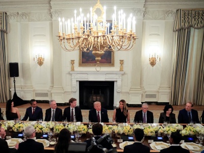 Przełomowa kolacja u Trumpa. Tu ważyły się losy świata? 33 gości. Wiadomo, kogo zabrakło