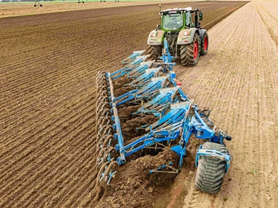 Potężny pług oraz siewnik z kontrolą nasion. To rolnicy zobaczą na Agro Show