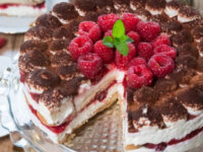 Ciasto tiramisu z malinami
