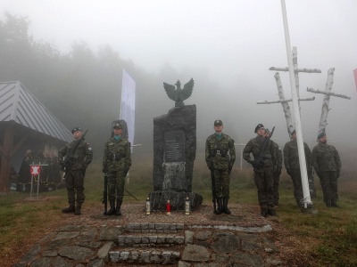 Setki osób na Hali Łabowskiej. Uroczystości ku czci ks. Władysława Gurgacza i żołnierzy PPAN