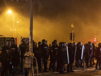 Tysiące Serbów wyszło na ulice. Doszło do policyjnych zatrzymań