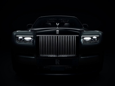 Szept luksusu unoszący się nad asfaltem. Rolls-Royce Phantom ma 100 lat