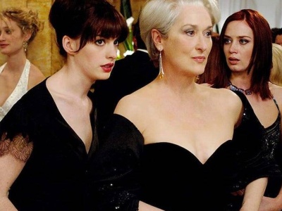 Kultowa komedia o świecie mody i wielkich ambicjach. Gwiazdorska obsada dziś w Polsacie