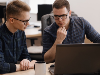 Praca w IT. Rekordowy popyt, zarobki: 50 tys. zł