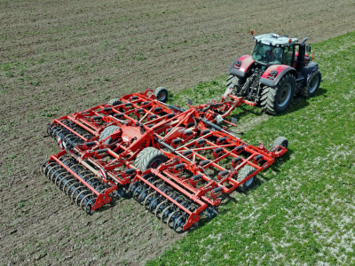 Nowy kultywator, zestaw koszący i prasa od Kuhn na Agro Show 2025!
