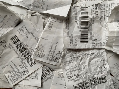 Większość Polaków źle wyrzuca paragony. Potem płacą takie kary