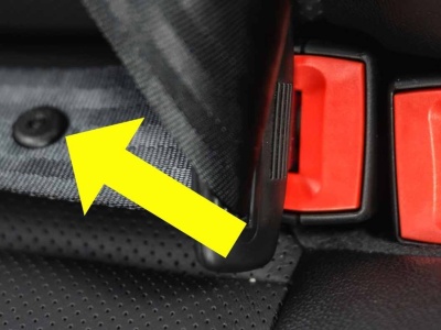 Tajemniczy guzik na pasie bezpieczeństwa. Kierowcy nie wiedzą, do czego służy