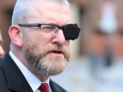 Grzegorz Braun przeszedł operację. „Oczko się odkleiło temu misiu”