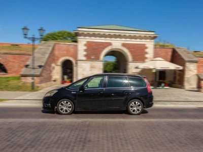 Ile kosztuje używany Citroën C4 Picasso z niewielkim przebiegiem?