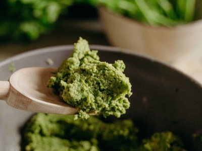 Łagodzi wzdęcia i wspiera pracę nerek. Dodawaj do posiłków każdego dnia