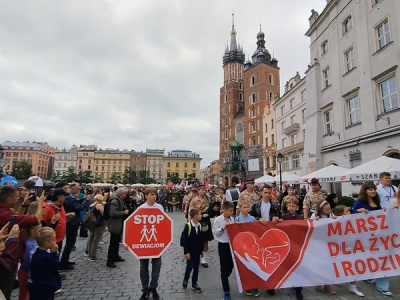 Demoralizacja to nie edukacja! Przez Kraków przeszedł Marsz dla Życia i Rodziny [FOTORELACJA]
