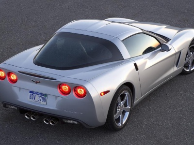 Samochód z USA w Polsce. Wyjaśniamy, co trzeba i co można z nim zrobić