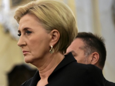Agata Duda weszła cała na czarno. W takim stroju wystąpiła u boku męża