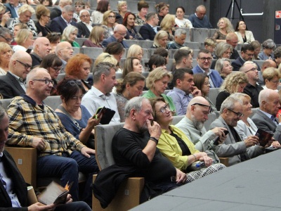 Wsparli hospicjum Via Spei, oglądając spektakl teatralny