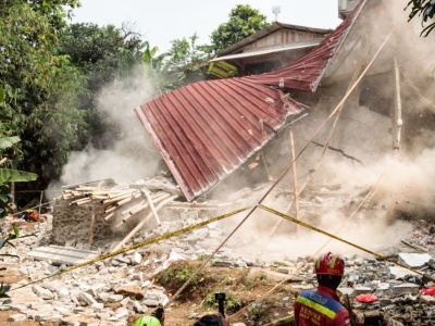 Tragedia podczas religijnej uroczystości w Indonezji. Dach spadł na wiernych