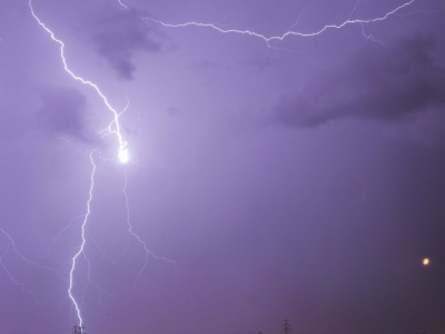 Burze pozostaną w Polsce. W części kraju zagrzmi, wydano ostrzeżenia