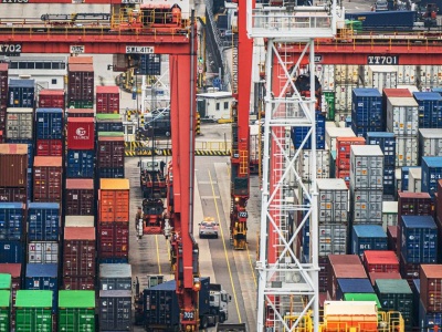 Chiński eksport wyhamowuje. Relacje z USA pozostają wyzwaniem